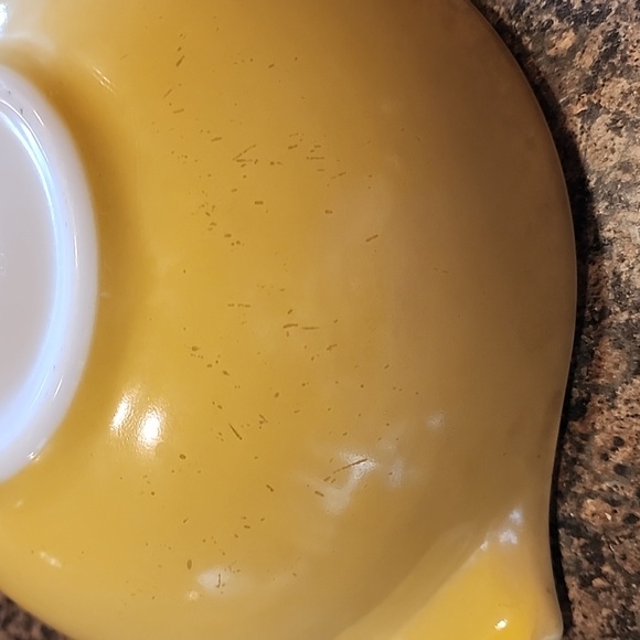 Vintage Pyrex Yellow 443 Cinderella Bowl - Picture 6 of 8